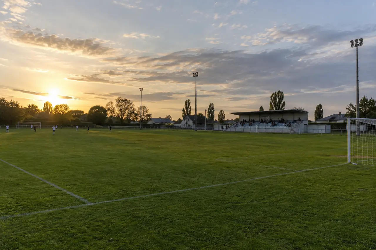 Sports Loisirs Châteaubernard Football : le Stade Claude Boué comme point de repère